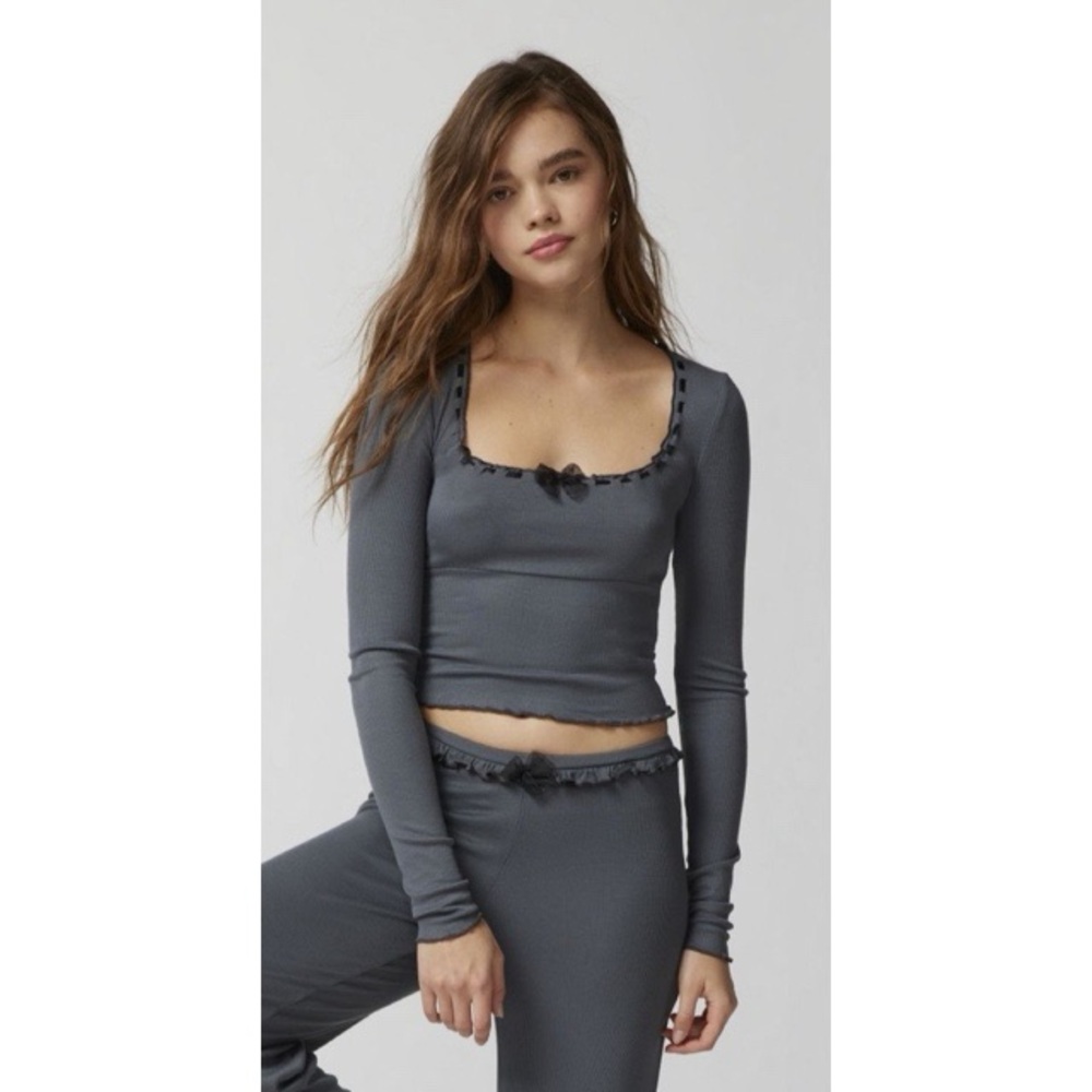Urban outfitters- long sleeve bow top - Size Large